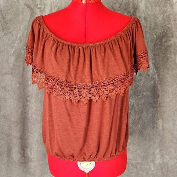 paper + tee size large off shoulder top - Picture 1 of 7